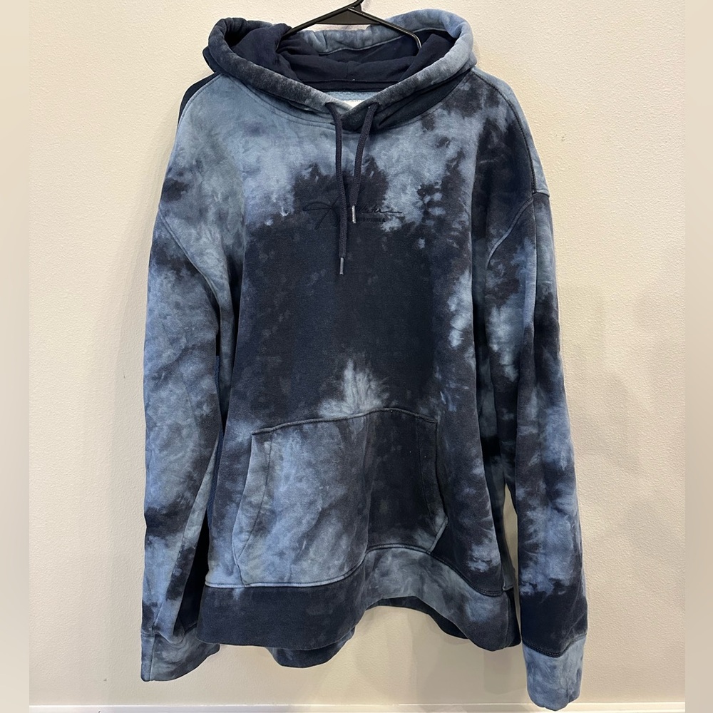 Men’s XL Hollister sweatshirt.